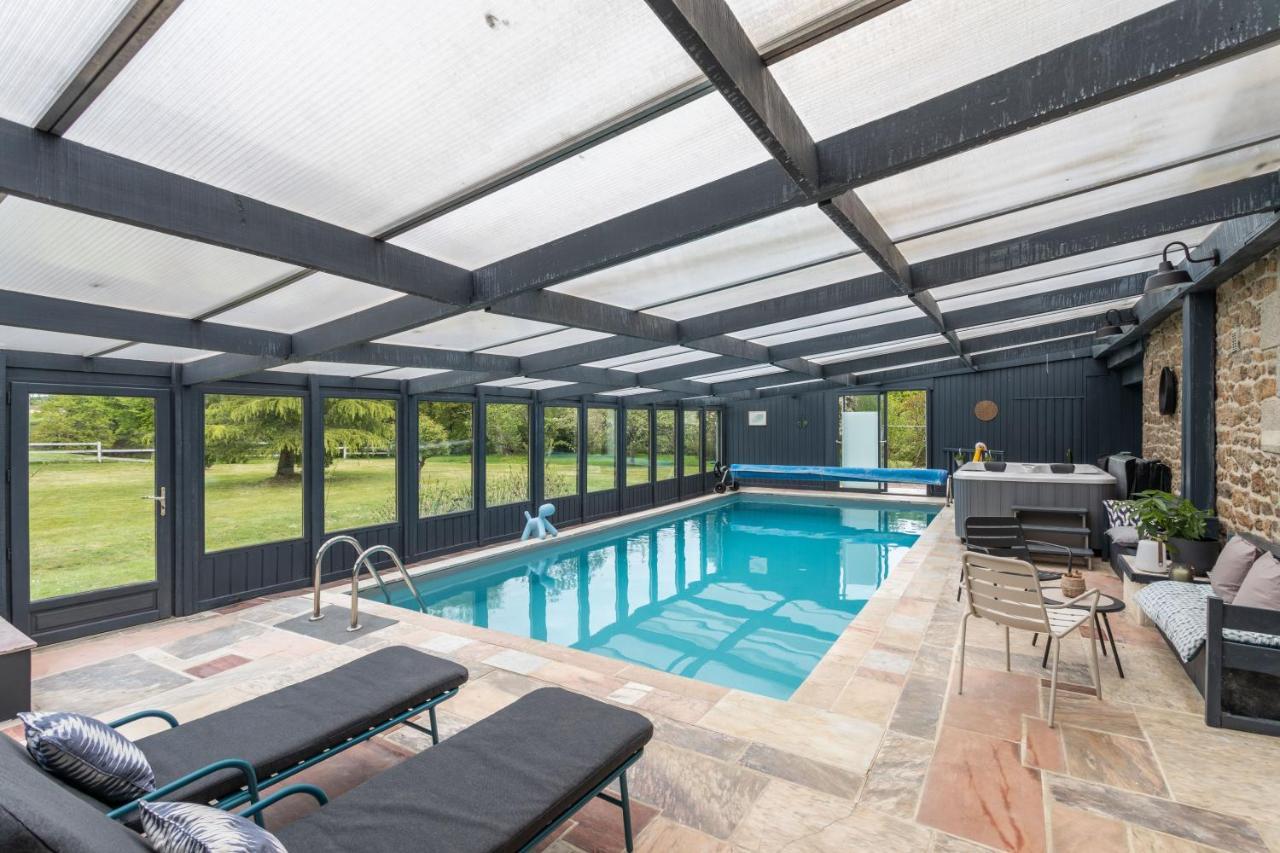 La Villa Du Golf - Avec Piscine Couverte Chauffee Et Jacuzzi Le Tronchet  Exterior foto